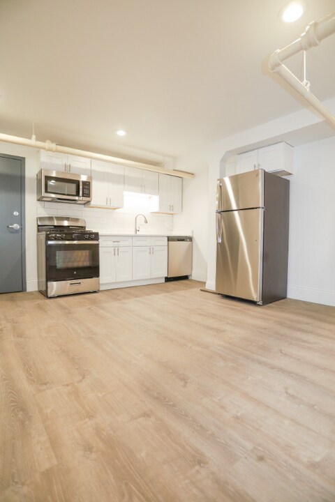 2270 W Leland Ave in Chicago, IL - Building Photo