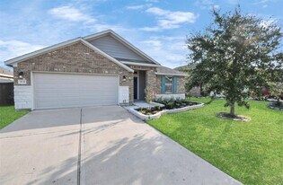 2131 Levant Ln in Mont Belvieu, TX - Building Photo