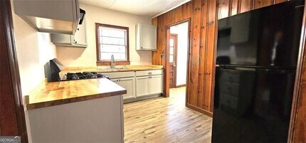 320 Adair St in Decatur, GA - Foto de edificio - Building Photo