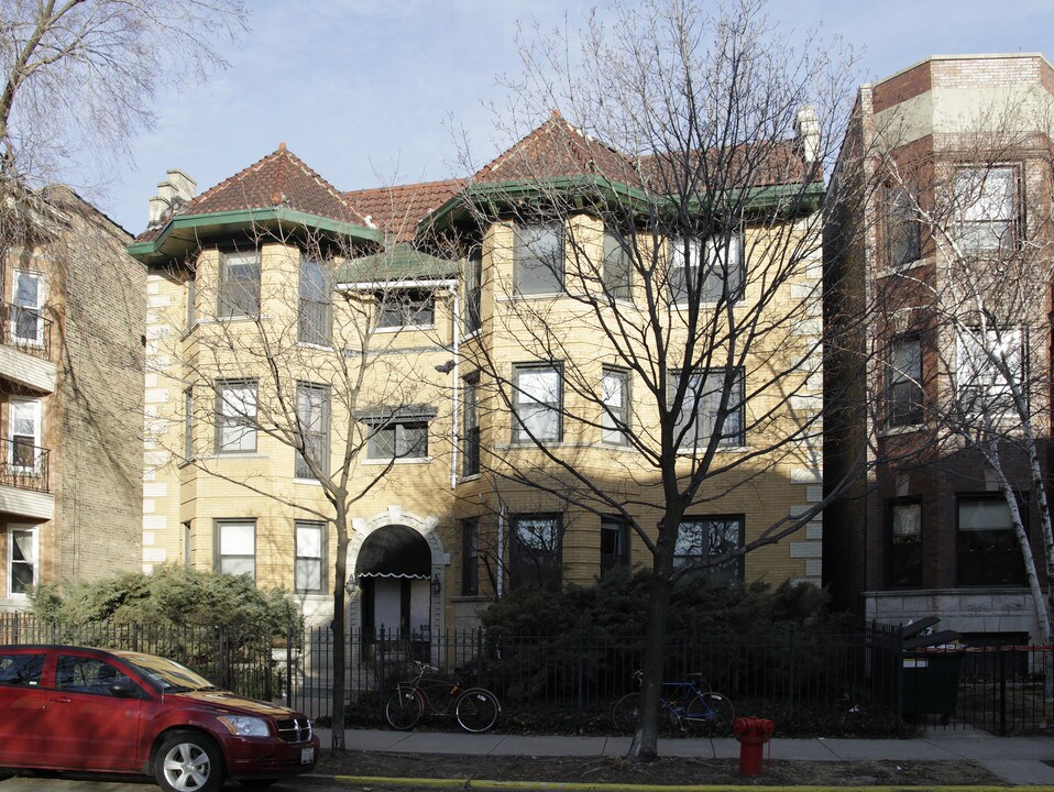 932 W Belle Plaine Ave in Chicago, IL - Building Photo