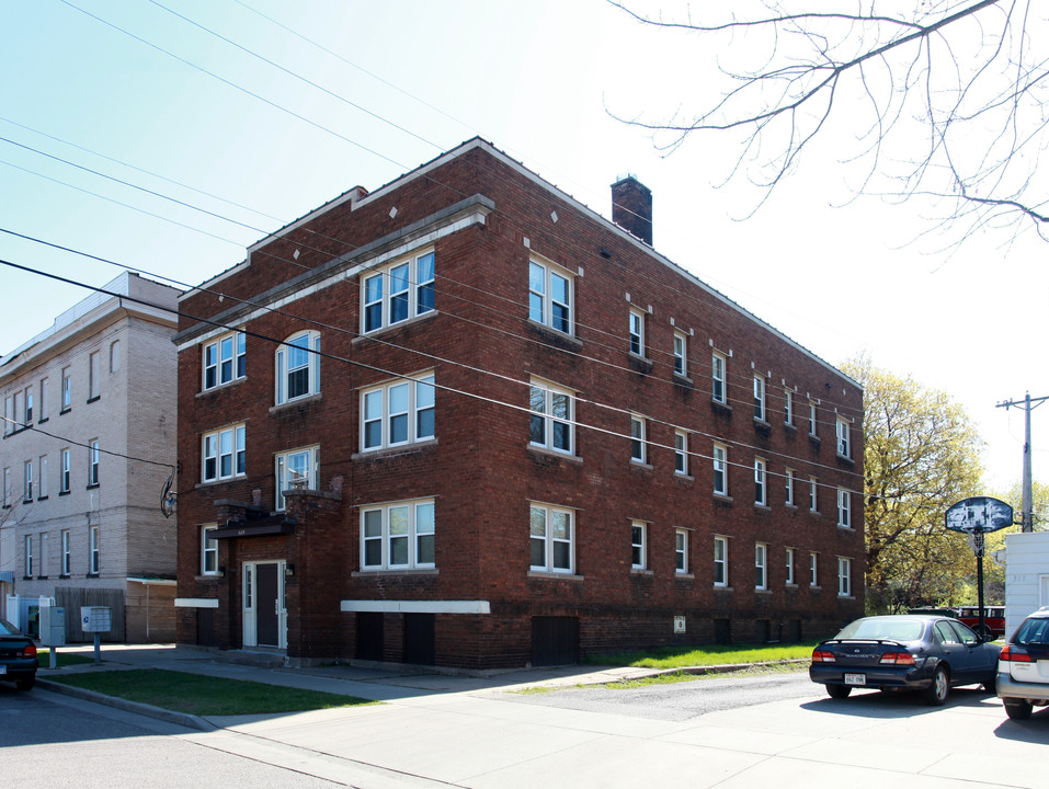 309 Central St in Eau Claire, WI - Building Photo