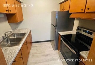 8801 W 35th St in Minneapolis, MN - Building Photo - Building Photo