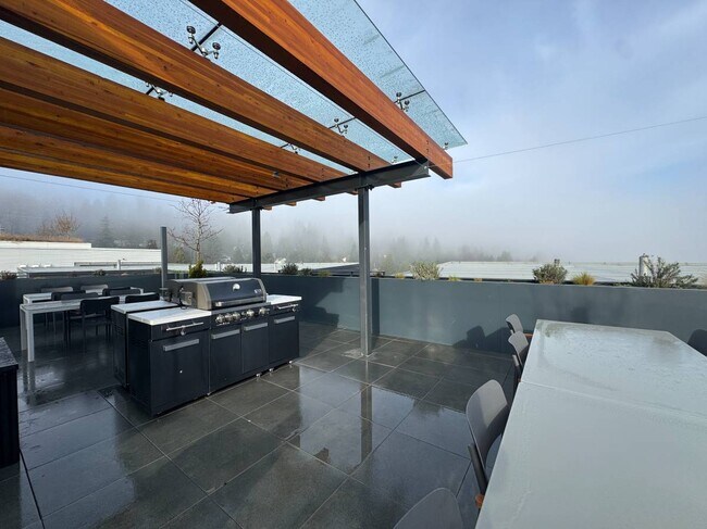 125 Albert St in Port Moody, BC - Building Photo - Building Photo