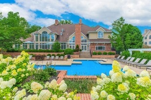 Easthaven At The Village in Beachwood, OH - Building Photo