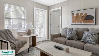 3695 Island Club Dr in North Port, FL - Building Photo