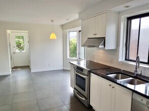 238 Harrow in Hampstead, QC - Building Photo - Building Photo