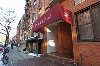 326-328 W 11th St in New York, NY - Building Photo - Building Photo