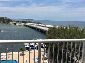 150 SE 25th Rd, Unit 6M in Miami, FL - Building Photo - Building Photo