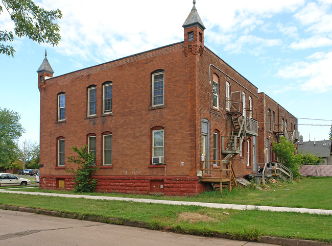 1222-1230 Hughitt Ave in Superior, WI - Foto de edificio - Building Photo