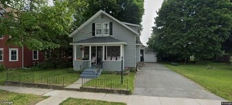 18 Carver St in Worcester, MA - Building Photo