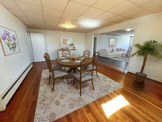 120 W Mellen St in Hampton, VA - Foto de edificio - Building Photo