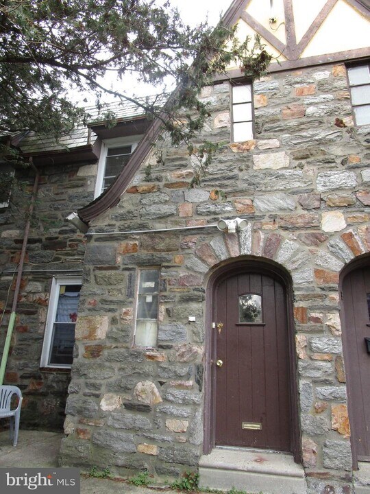 5200 W Montgomery Ave-Unit -17B in Philadelphia, PA - Building Photo