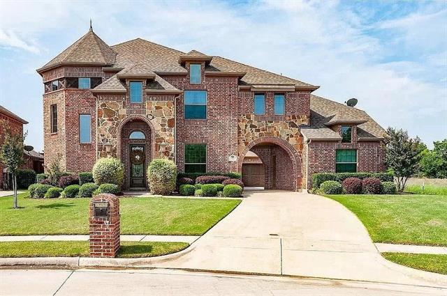 300 Hidden Cove Ct in Keller, TX - Building Photo