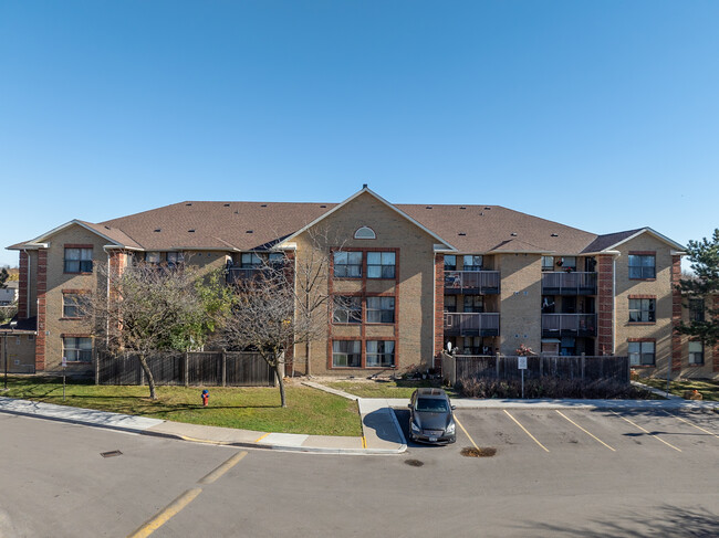 6 Newhaven Manors in Brampton, ON - Building Photo - Building Photo
