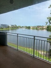 9351 Fontainebleau Blvd in Miami, FL - Building Photo - Building Photo