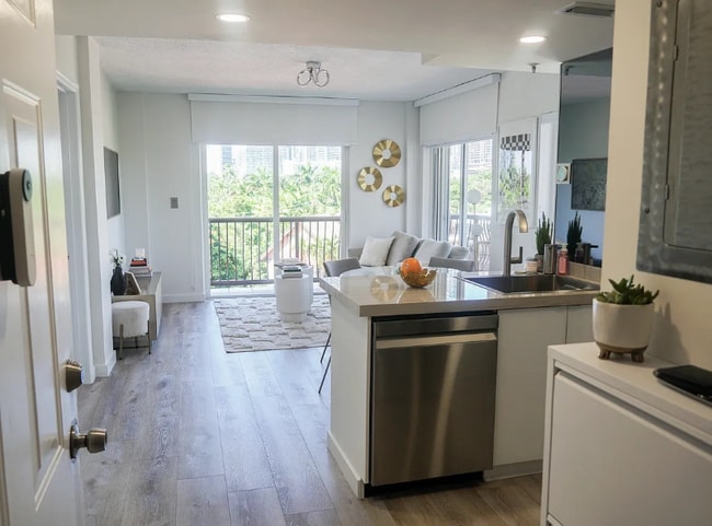 1918 Brickell Ave in Miami, FL - Building Photo - Building Photo