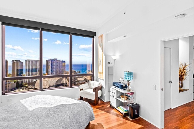 725 Kapiolani Blvd in Honolulu, HI - Building Photo - Building Photo