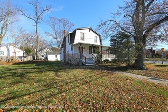 88 Memorial Pkwy in Atlantic Highlands, NJ - Building Photo - Building Photo