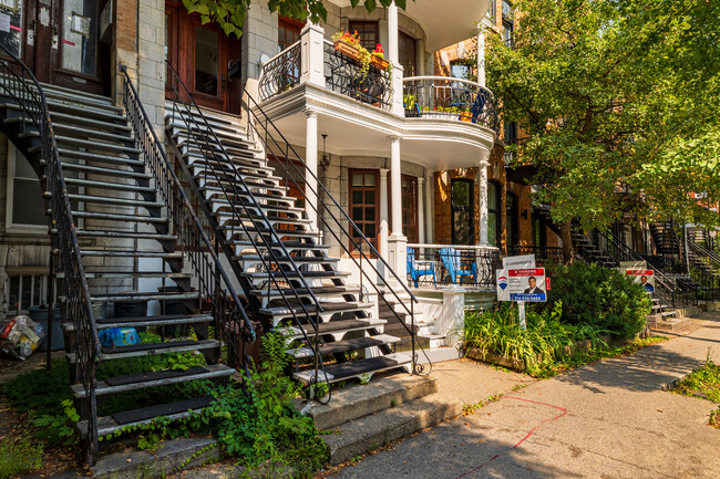 4085 Saint-Hubert Rue in Montréal, QC - Building Photo - Building Photo