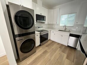 5952 Balcom Ave in Los Angeles, CA - Building Photo - Building Photo