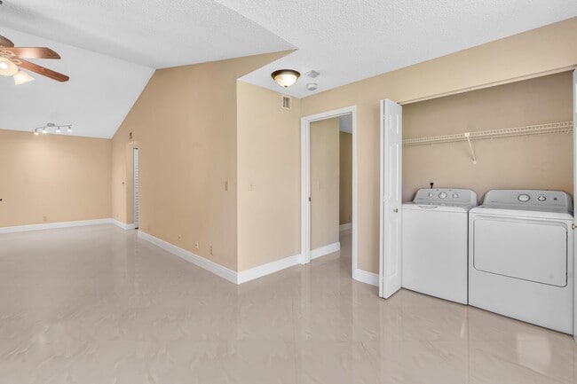 3460 Pinewalk Dr N in Margate, FL - Building Photo - Building Photo