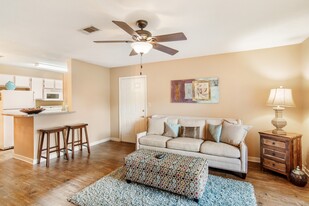The Colony Apartment Homes in Columbus, MS - Building Photo