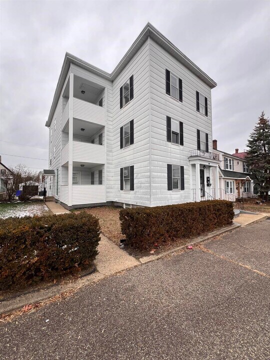 198 Alsace St in Manchester, NH - Building Photo