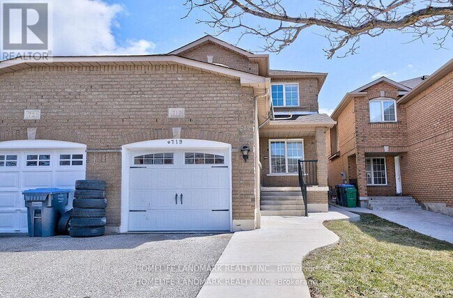 719 Stonebridge Ave in Mississauga, ON - Building Photo - Building Photo
