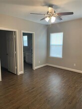 517 Atchison St in Sealy, TX - Foto de edificio - Building Photo