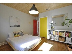 3701 Hollywood Ave in Austin, TX - Foto de edificio - Building Photo