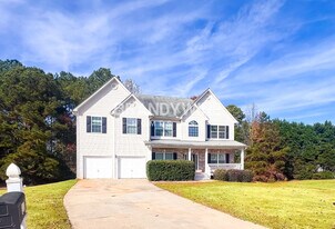 215 Prince Edward Way in Covington, GA - Building Photo