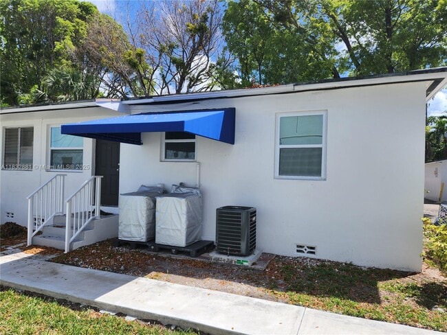 2174 SW 26th St in Miami, FL - Building Photo - Building Photo