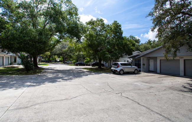 5493 Sawyer Rd in Tampa, FL - Building Photo - Primary Photo