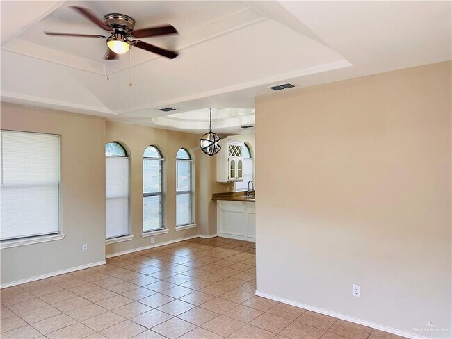 12 West Dr in Edinburg, TX - Foto de edificio - Building Photo