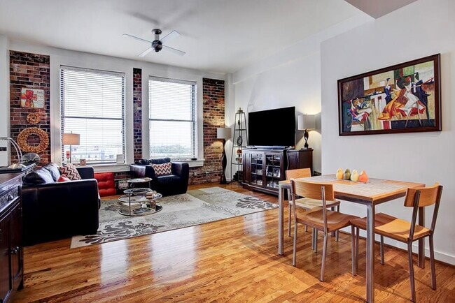 property at 915 Franklin St