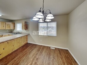 5252 S 4300 W in Hooper, UT - Foto de edificio - Building Photo