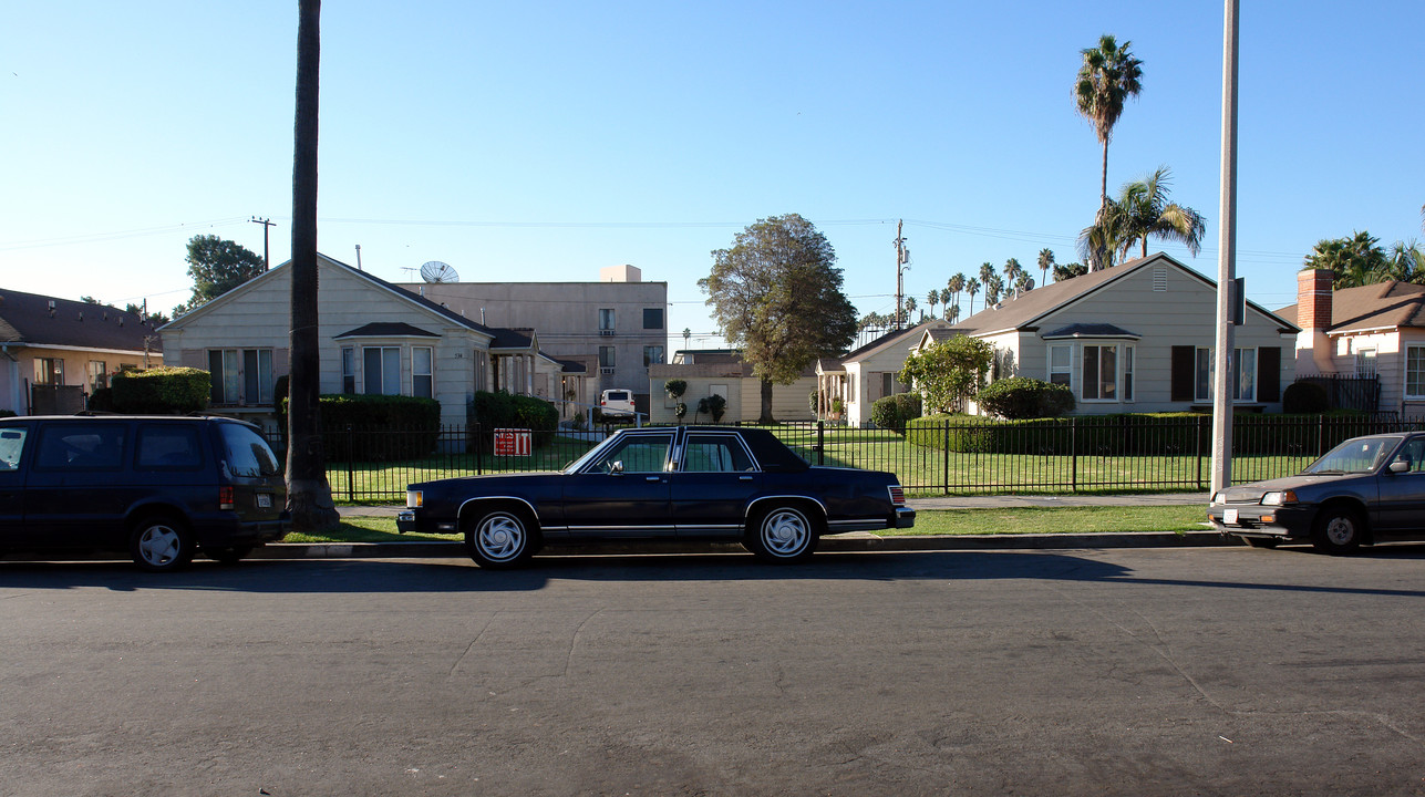 530-536 E 99th St in Inglewood, CA - Building Photo