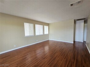 5357 Del Gado Dr, Unit D in Las Vegas, NV - Foto de edificio - Building Photo