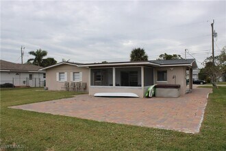 5229 Versailles Ct in Cape Coral, FL - Building Photo - Building Photo