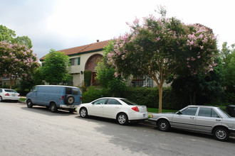 620 E Santa Anita Ave in Burbank, CA - Building Photo - Building Photo