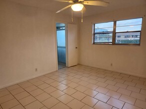 131 Sussex G in West Palm Beach, FL - Building Photo - Building Photo