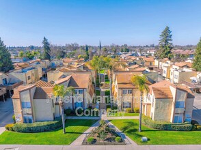 815 S Demaree St in Visalia, CA - Foto de edificio - Building Photo