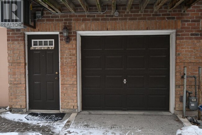 property at 43 Pear Tree Mews