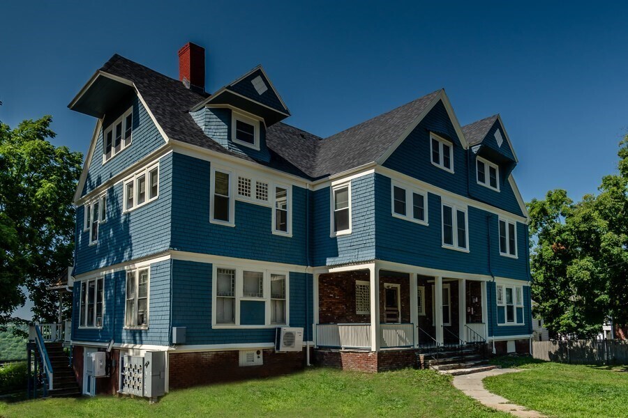 11 Park St in Haverhill, MA - Building Photo