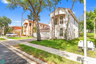 2215 NW 76th Terrace in Pembroke Pines, FL - Building Photo - Building Photo