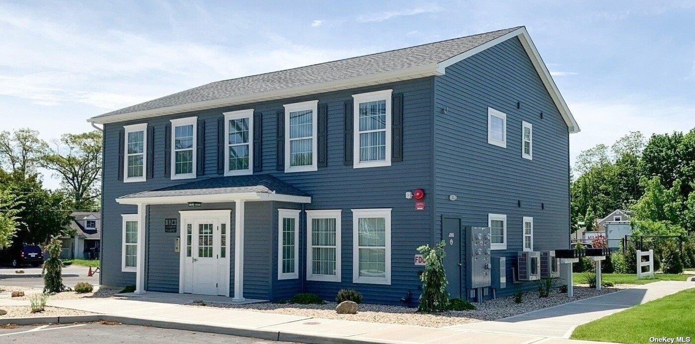 25 Polk St in Rocky Point, NY - Foto de edificio