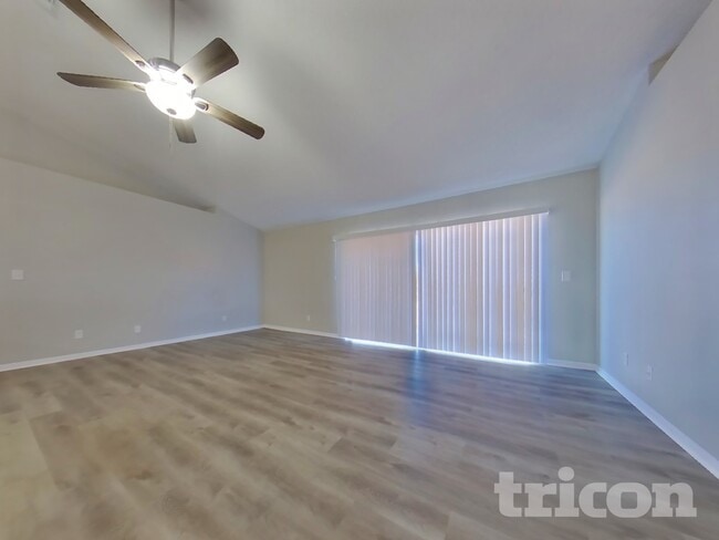 1026 Sandhill St in Groveland, FL - Foto de edificio - Building Photo