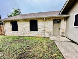 1611 Onion Creek Village Dr in Round Rock, TX - Building Photo