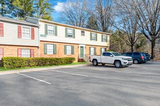 Cedar Hills Apartments & Townhomes in Lenoir, NC - Building Photo - Building Photo