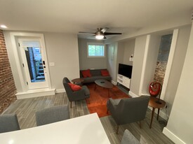 53 Seaton Pl NW, Unit Apartment B in Washington, DC - Foto de edificio - Building Photo